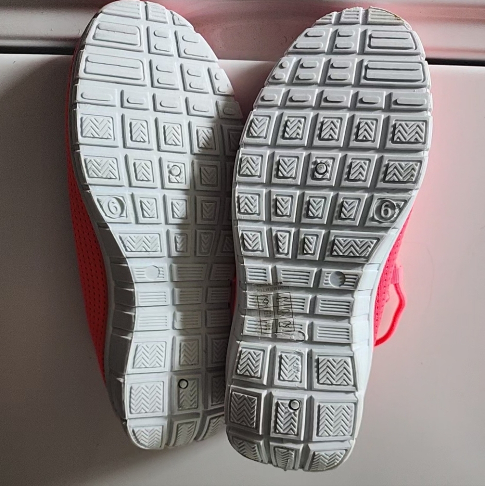 Pink Cloth Sneakers - Picture 3 of 4